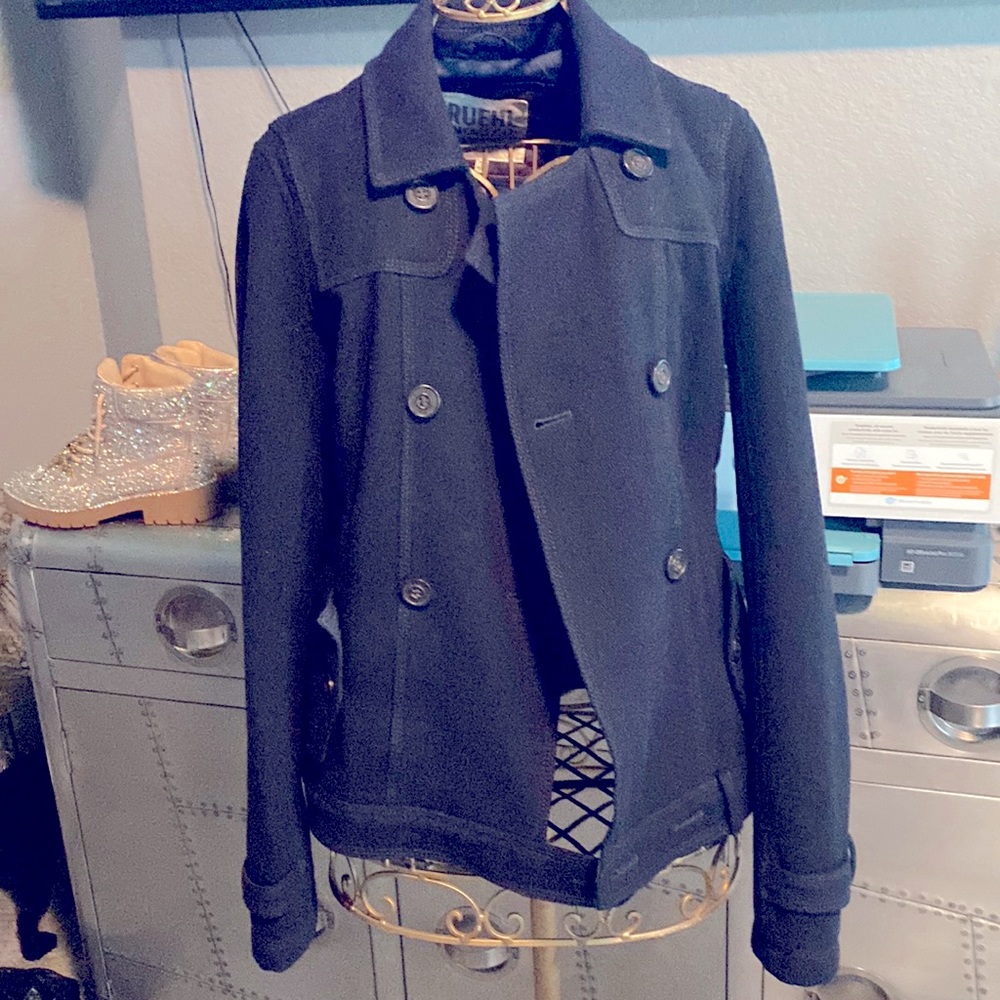 Navy blue pea coat size, large, like new
